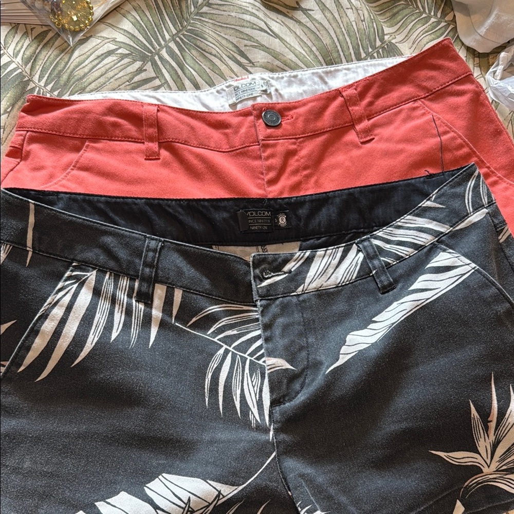 *Bundle Volcom shorts* Black/White Bermuda Shorts with Tropical Print-and🍑Orange
